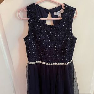 Little girls size 6-6x dressy dress.